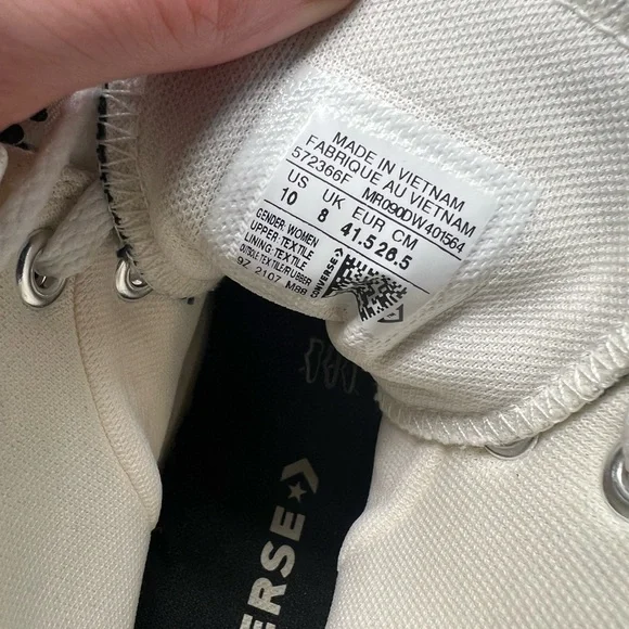 Converse high-top sneakers are the "Welcome to the Wild” womens size 10 - Picture 7 of 7